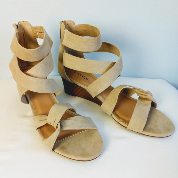 NWOB JustFab 'Ismay' 2-Inch Heel Beige Gladiator Zipper Back Sandals Size 10 - Picture 2 of 7